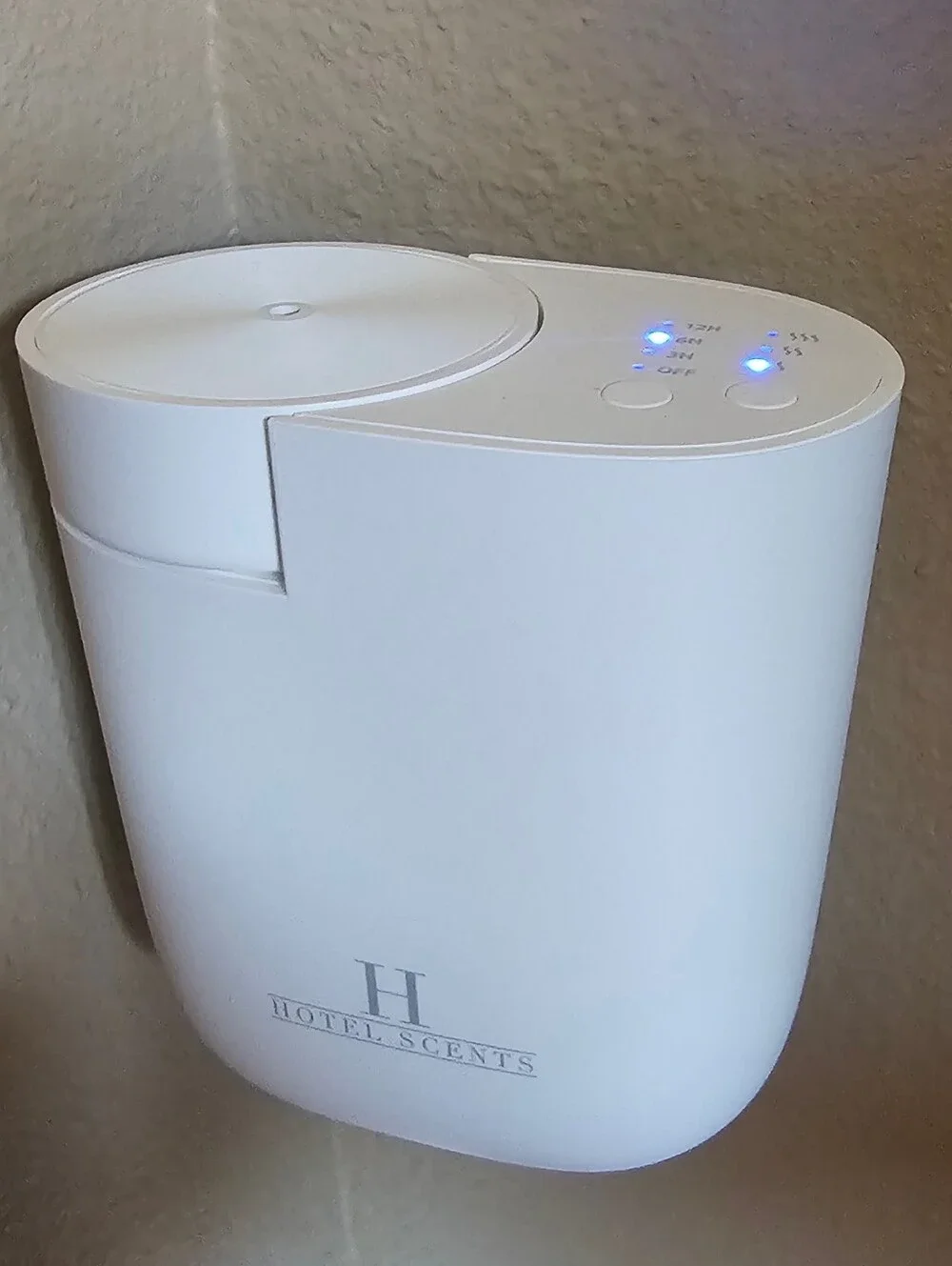 NIB Hotel Scents Palace Plug-In Scent Diffuser - White